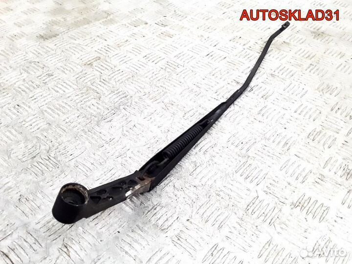 Поводок стеклоочистителя левый Mitsubishi Colt Z3