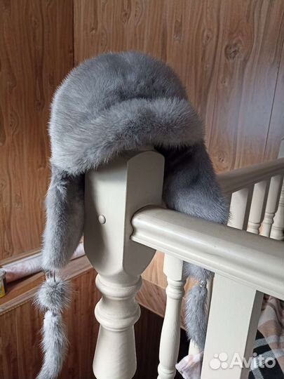 Зимняя женская шапка