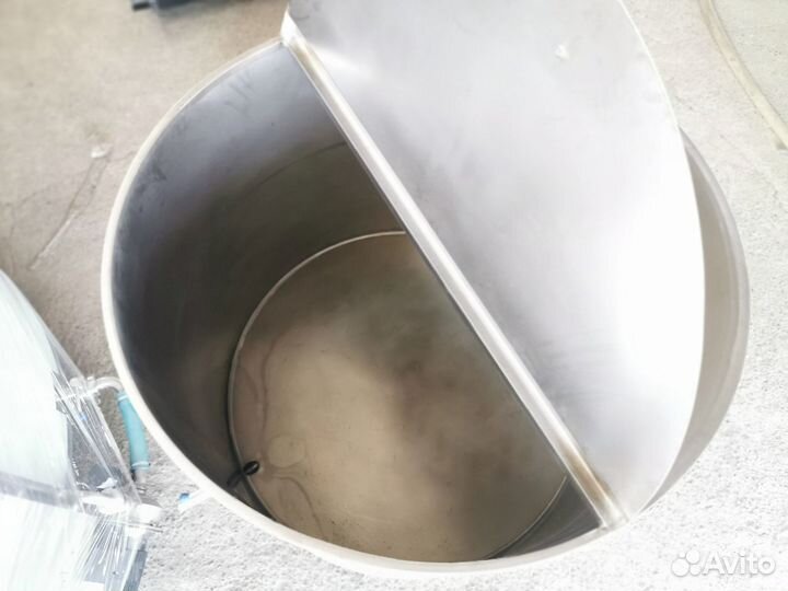 Емкость для молока 700л из пищевой нержавейки 2мм