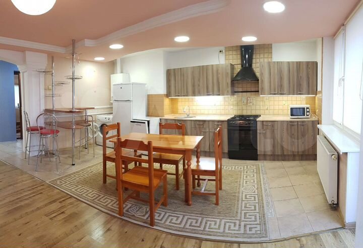 2-к. квартира, 83 м², 4/4 эт.