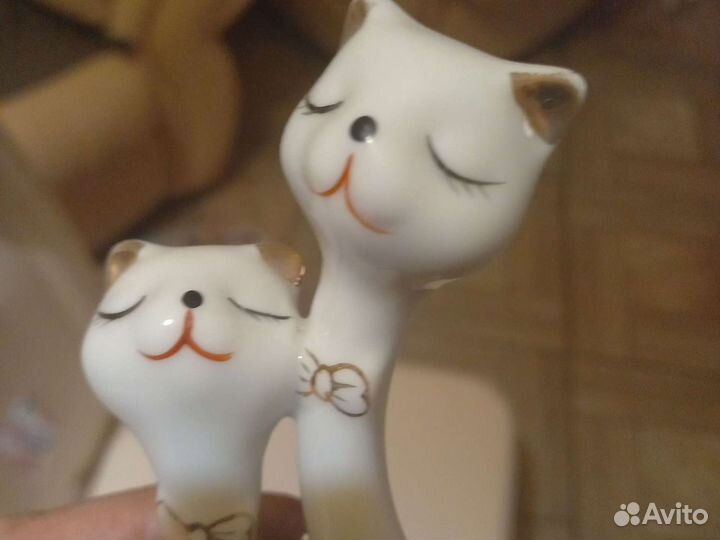 Статуэтка фарфоровая влюбленные котята