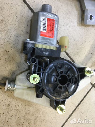 Стеклоподъемник задний правый Kia Rio 4 G4FG 2019