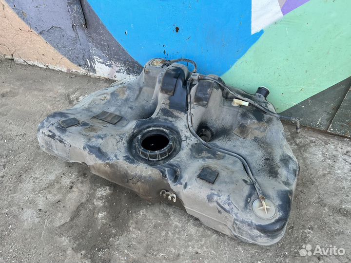 Топливный бак Nissan Primera P11