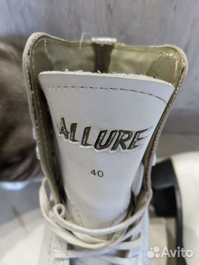 Коньки фигурные женские