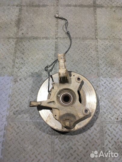 Кулак поворотный передний правый в сборе со ступи