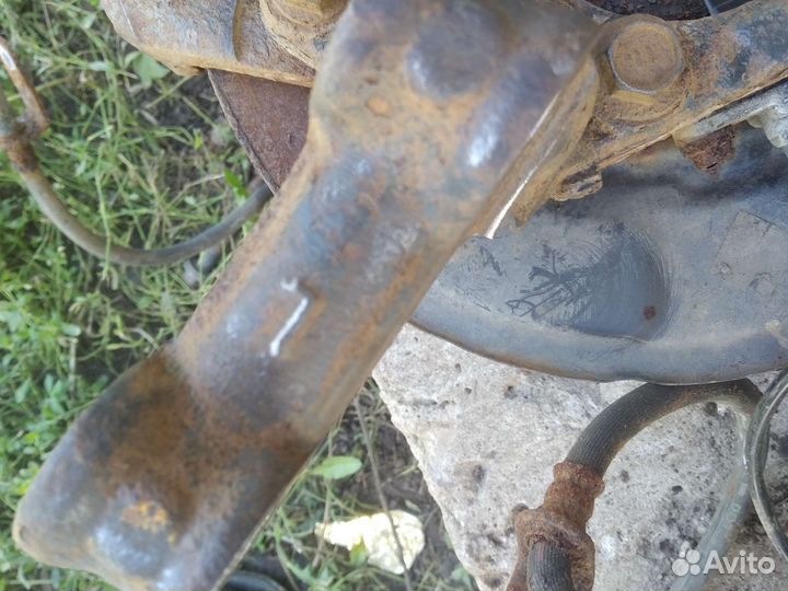 Поворотный кулак Toyota Auris