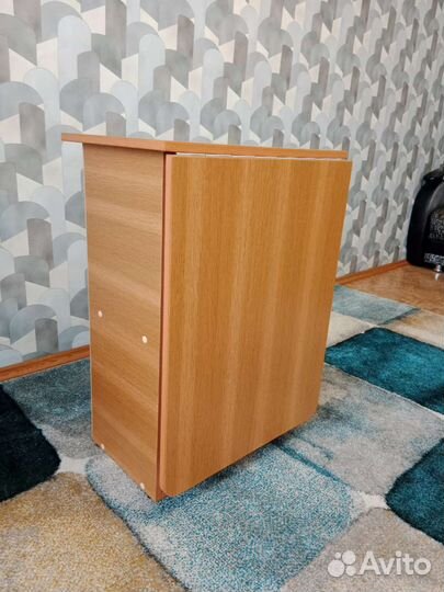 Маникюрный стол складной бу