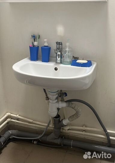 Зеркало с шкафчиком