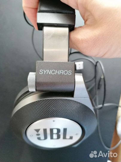 Беспроводные наушники jbl
