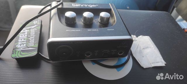 Звуковая карта behringer um2