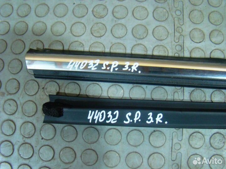 KIA Sportage 3 Накладка стекла заднего правого