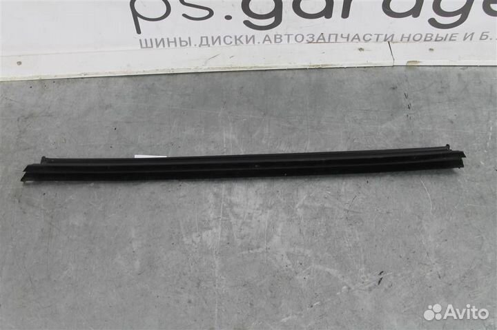 Молдинг двери передней левой Volvo XC90 2014-2019
