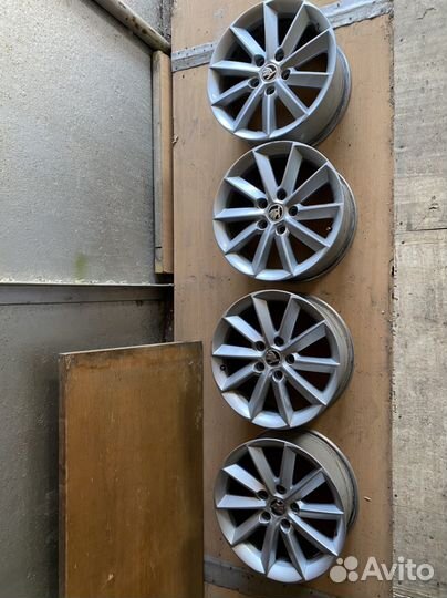 Диски литые Skoda R16 оригинал