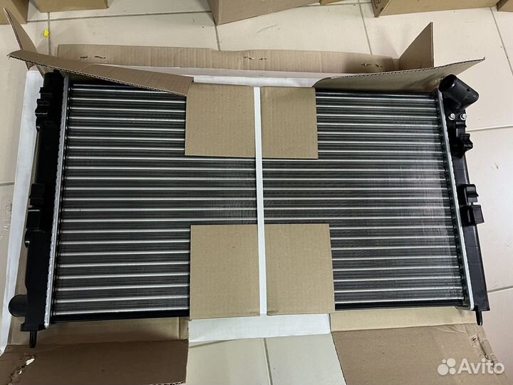 Радиатор Митсубиси Лансер 10