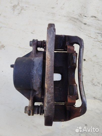 Суппорт тормозной передний Kia Sportage D4EA 2006