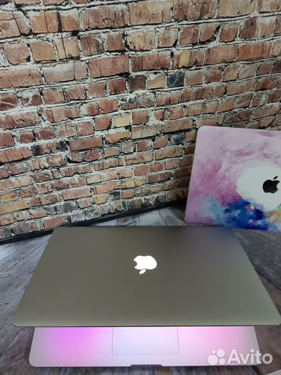 Apple MacBook Pro 15 Core i7/16озу/SSD Как Новый