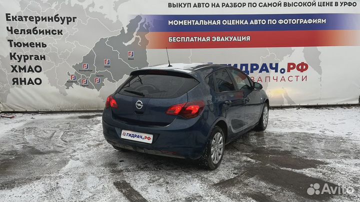 Ручка внутренняя потолочная задняя правая Opel Astra (J) 2356031