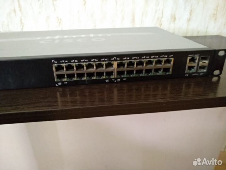 Коммутатор Cisco sf200-24p