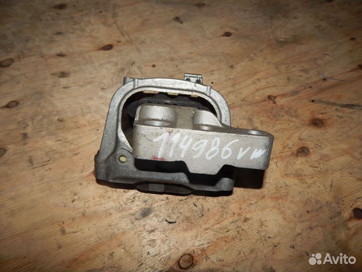 Подушка двигателя