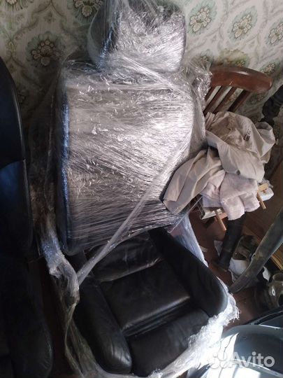 Кожаные передние сиденья