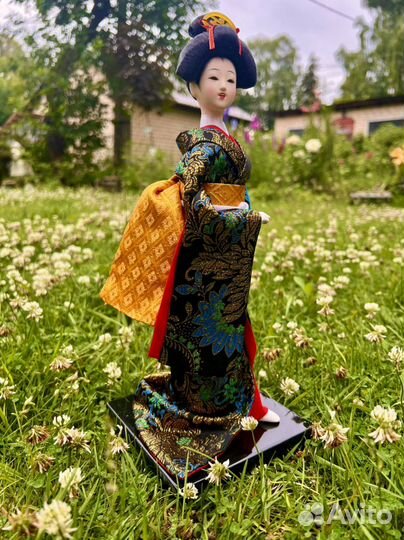 Статуэтка японка