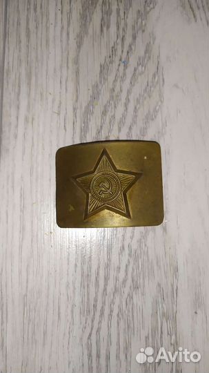 Бляха золотая и фляга армейская