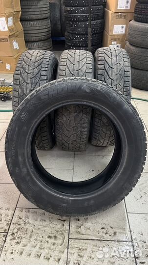 Kormoran Snow 215/60 R17 96H