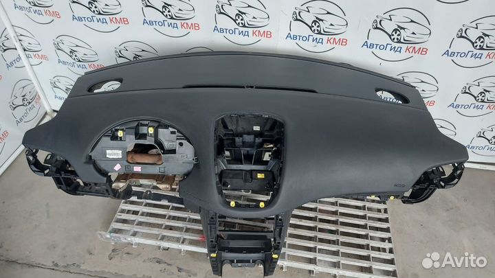 Торпедо Peugeot 207