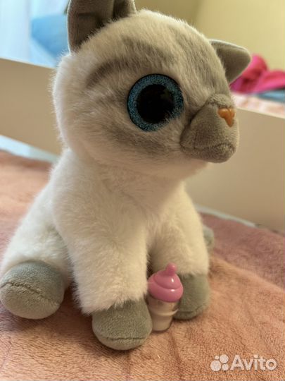 Очаровательный интерактивный котенок