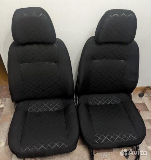Передние сиденья priora
