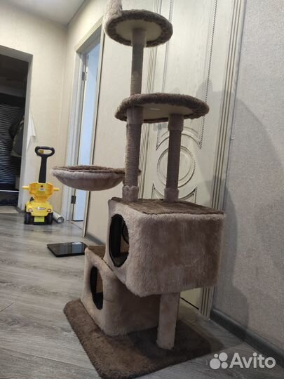 Домик с когтеточкой для котят
