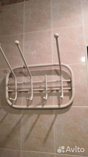 Вешалка для одежды настенная б/у металлическая