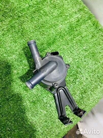 Насос антифриза дополнительный BMW 7 F01/F02 F02