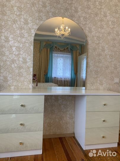 Продаю спальный гарнитур