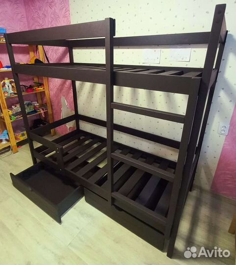 Двухъярусная кровать