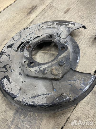 Пыльник тормозного диска Toyota Venza