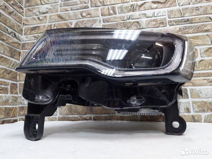 Фара левая Jeep Grand Cherokee