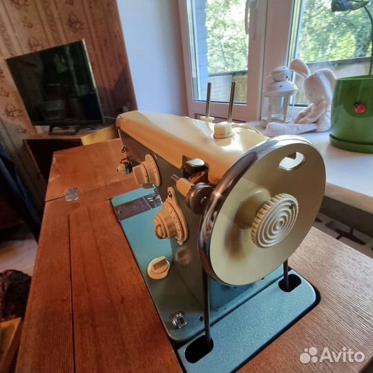 Швейная машина Чайка 115-1