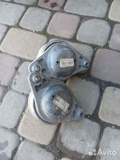 Подушка опоры двигателя на S221