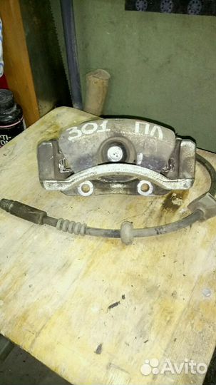 Суппорт левый Пежо 301