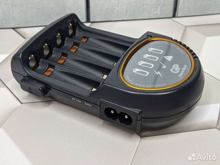 Зарядное устройство GP PowerBank H500