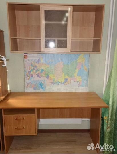 Стол и полка