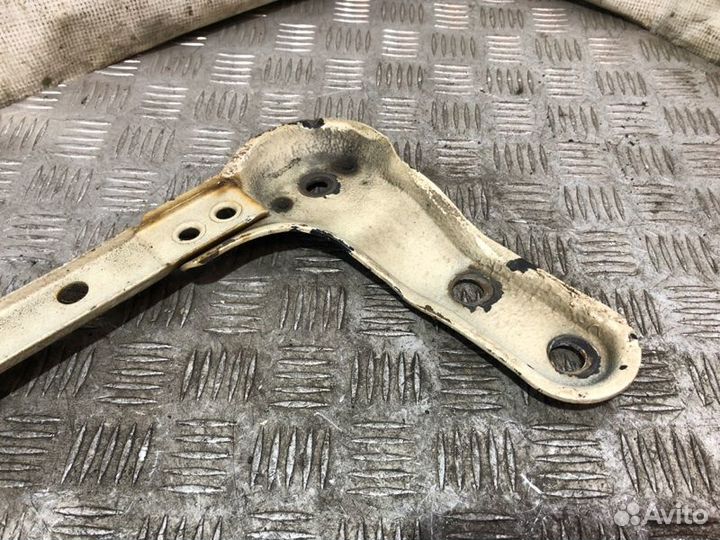 Кронштейн балки передний Nissan Qashqai J10 MR20DE