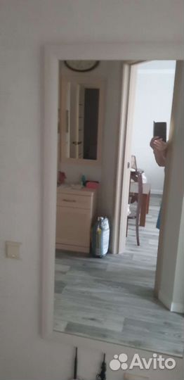 Зеркало настенное в деревянной раме