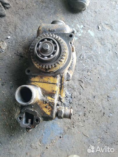 Caterpillar D6 помпа водная