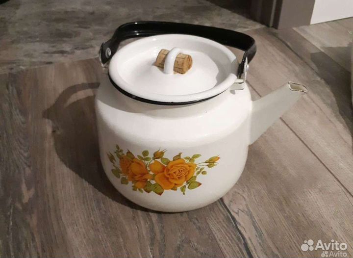 Эмалированный советский чайник