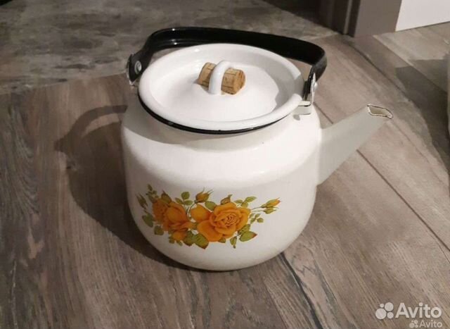 Эмалированный советский чайник