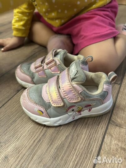 Кроссовки для девочки 23