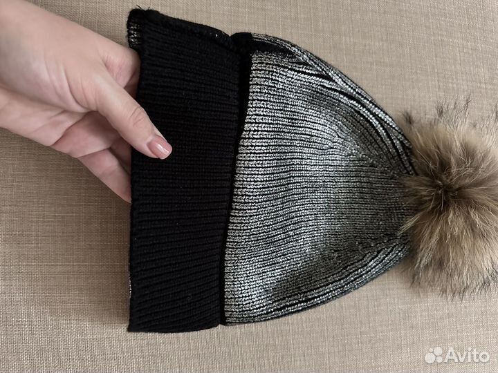 Шапка новая серебристая с нат мехом