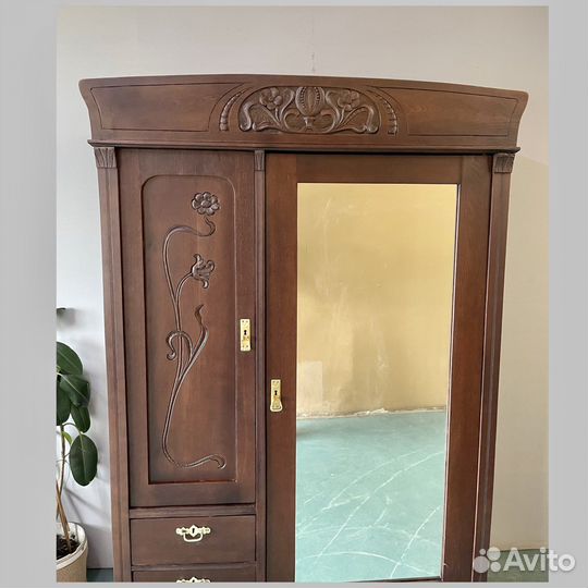 Шкаф старинный 0027